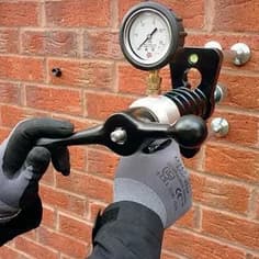 Essai d’arrachement sur maçonnerie
